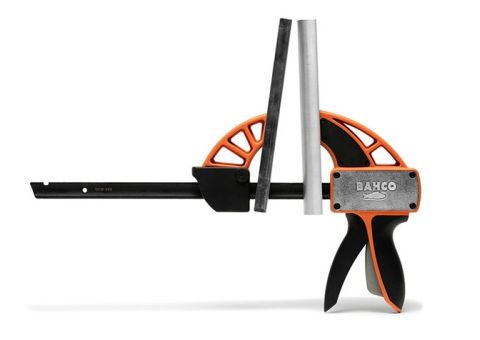 The Liner Clamp is an ambient curing essential that secures the end of the liner tightly to prevent it from collapsing due to loss of pressure during the transition between inversion and curing. 